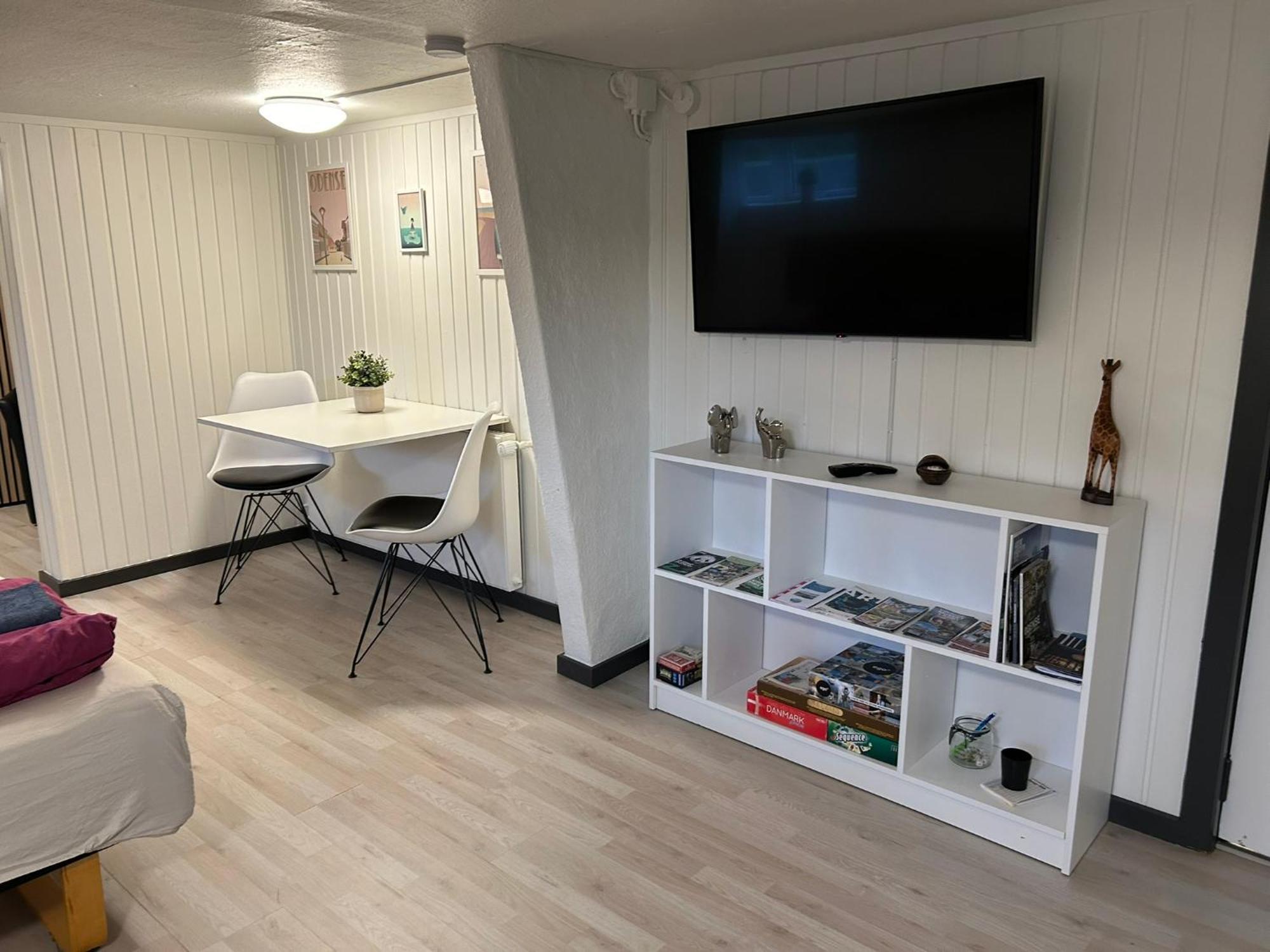 H. C. Lumbyes Vej - Kaelderlejlighed Odense Luaran gambar